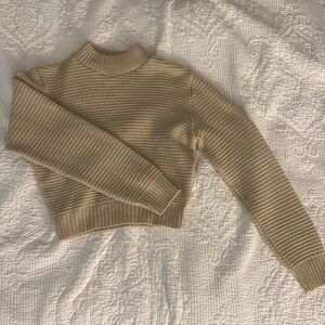 PrettyLittle Thing- Beige cropped Mock turtleneck sweater